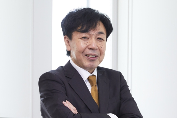 藁田 勝 氏
