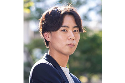 川添 慶 氏